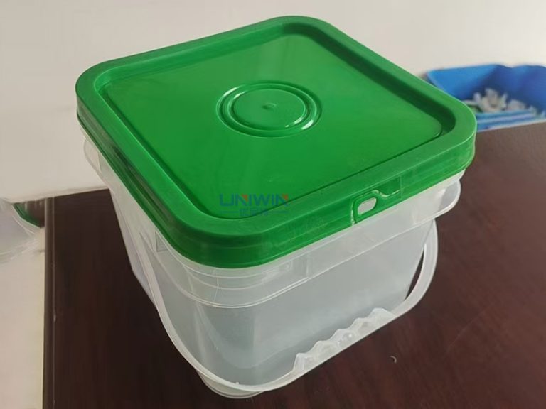 plastic buckets with handle